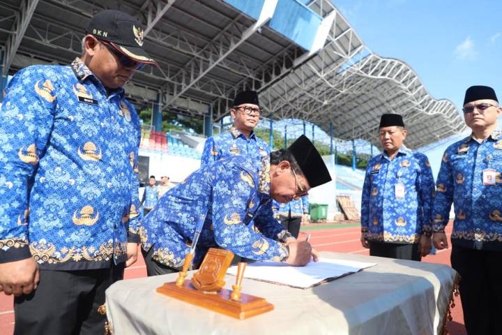 Foto: Wali Kota Tangerang, H. Sachrudin Saat Melantik 5.591 PPPK.