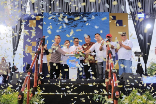 Foto: Wakil Wali Kota Tangerang, H. Maryono Hasan Didampingi Kadisbudpar Boyke Urif Hermawan beserta beberapa Kadis lainya Saat Menutup Acara Cisadane Digital Festival' tahun 2025.