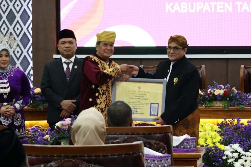 Foto: PERUMDAM TKR Saat Terima Penghargaan Bergengsi dari Bupati Tangerang.