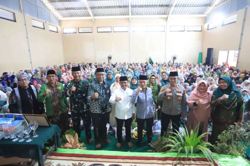 Foto: Wali Kota Tangerang, H. Sachrudin Saat Menghadiri Acara Maulid Nabi di Ciledug.