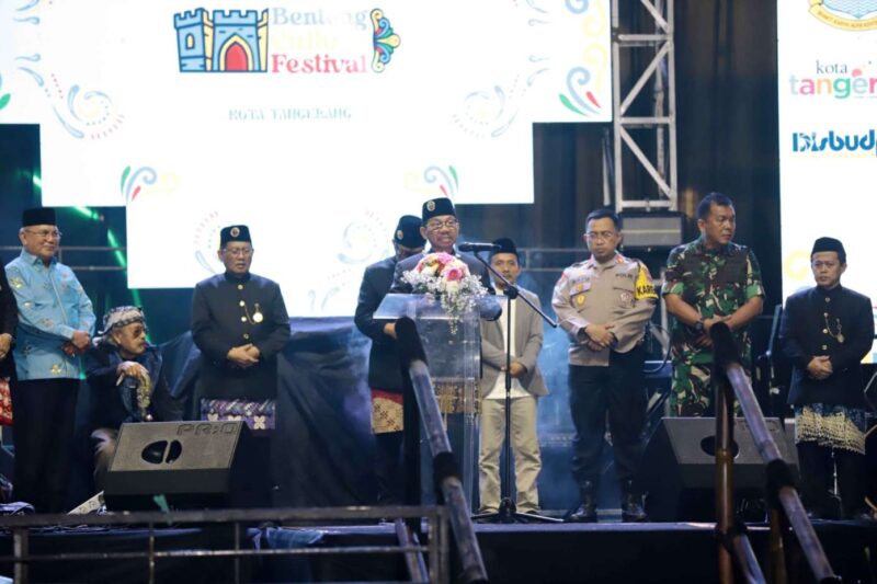 Foto: Wali Kota Tangerang H. Sachrudin Bersama Wakil H. Maryono Hasan Saat Menghadiri Pembukaan Festival Budaya Kota Tangerang 2025.
