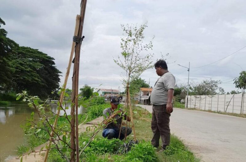 Foto: Gerakan Relawan BATAS Saat Malukan Penanaman 10.000 di Bantaran Kali Cisadane Barat 