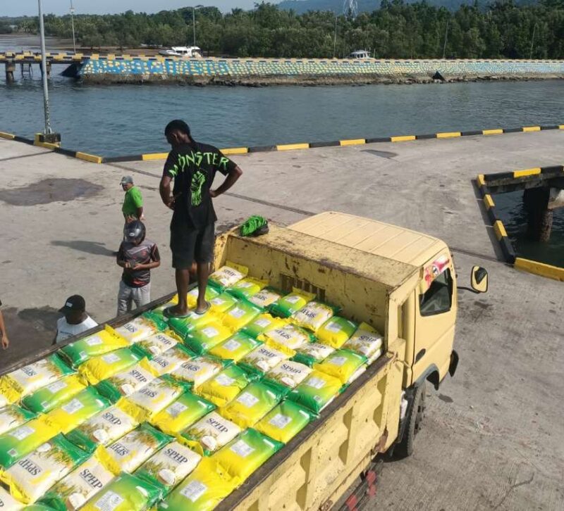 Foto: Pengiriman Beras ke Papua.