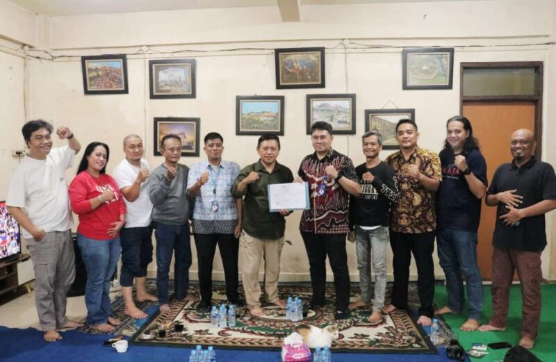 Foto: Usai Kunjungan, Perumda Tita Benteng Berfoto Bersama Awak Media Yang Tergabung di Pokja WHTR.