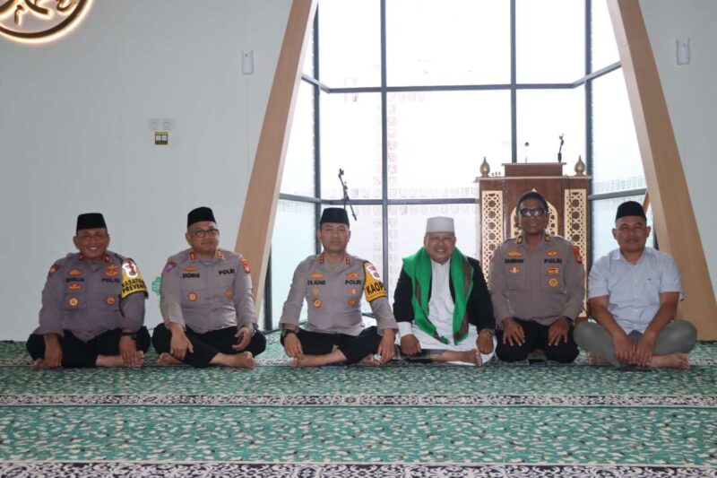 Foto; Kapolres Metro Tangerang Kota, Kombes Pol Dr. Raden Muhammad Jauhari beserta Jajaran Saat Bertemu dengan Salah Satu Tokoh Masyarakat.