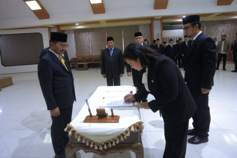 Foto: Wali Kota Tangerang, Haji Sachrudin Saat Melantik 61 Pejabat. 