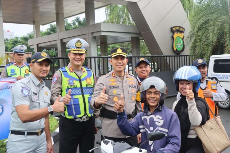 Foto: Wakapolres Metro Tangerang Kota, AKBP Eko Bagus Riyadi bersama Kasatlantas, AKBP Nopta Histaris Suzan Saat Memantau Langsung Jalanya Operasi Keselamatan Jaya 2026.