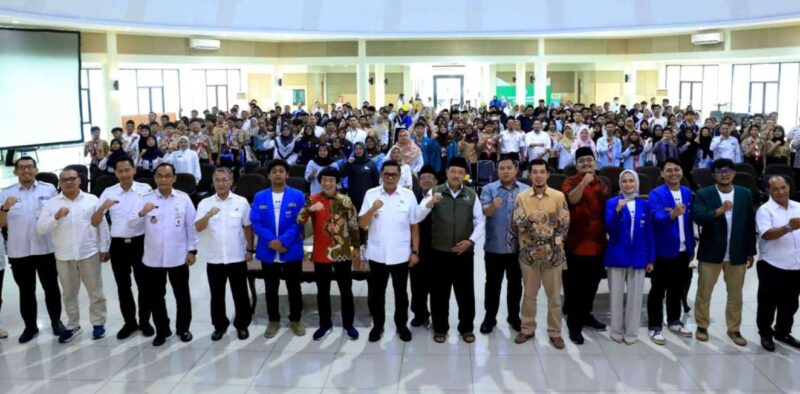 Foto: Wakil Wali Kota Tangerang, H. Maryono Hasan Saat Berfoto Bersama LPAI dan PC PMII Kota Tangerang. 