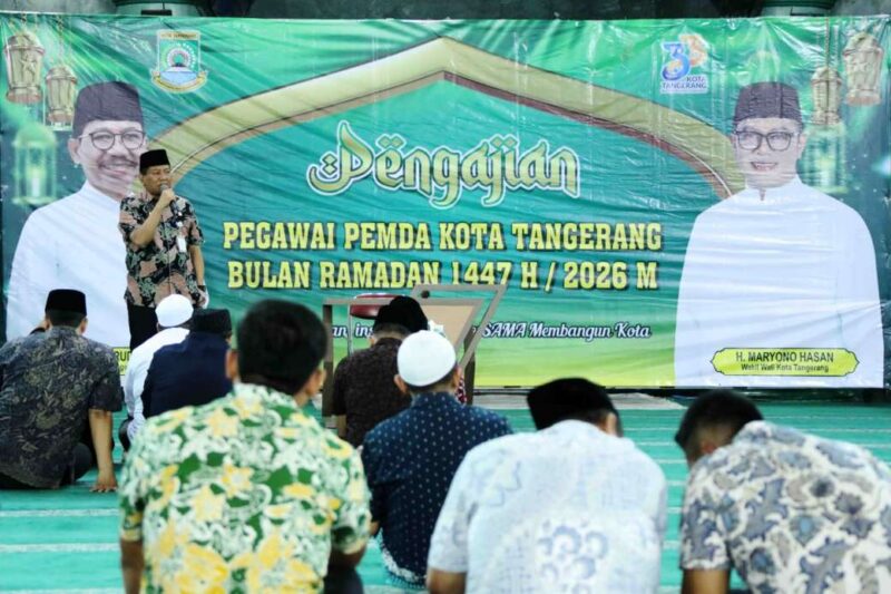 Foto: Sekretaris Daerah Kota Tangerang, H. Herman Suwarman, saat membuka Pengajian Pegawai di Masjid Raya Al-Azhom, Kamis (19/02/2026).