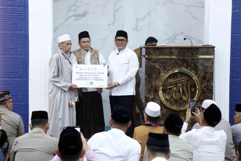 Foto: Wakil Wali Kota Tangerang, H. Maryono Hasan Saat Melaksanakan Tarawih Safari Ramadhan di Masjid Al Ikhwan, Kecamatan Ciledug, Senin (23/02/2026).