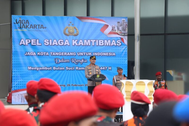 Foto: Kapolres Metro Tangerang Kota, Kombes Pol. Dr. Raden Muhammad Jauhari Saat Menyampaikan Arahan di Gelaran Apel Siaga Jaga Kota Tangerang.