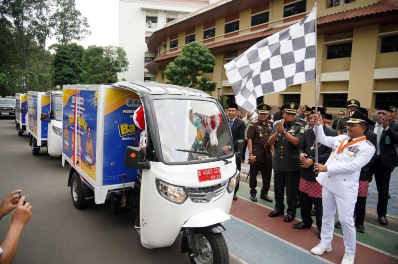 Foto: Wali Kota Tangerang, H. Sachrudin Saat Meluncurkan Bentor Pangan Sahabat Masyarakat di HUT ke-33 Kota Tangerang 