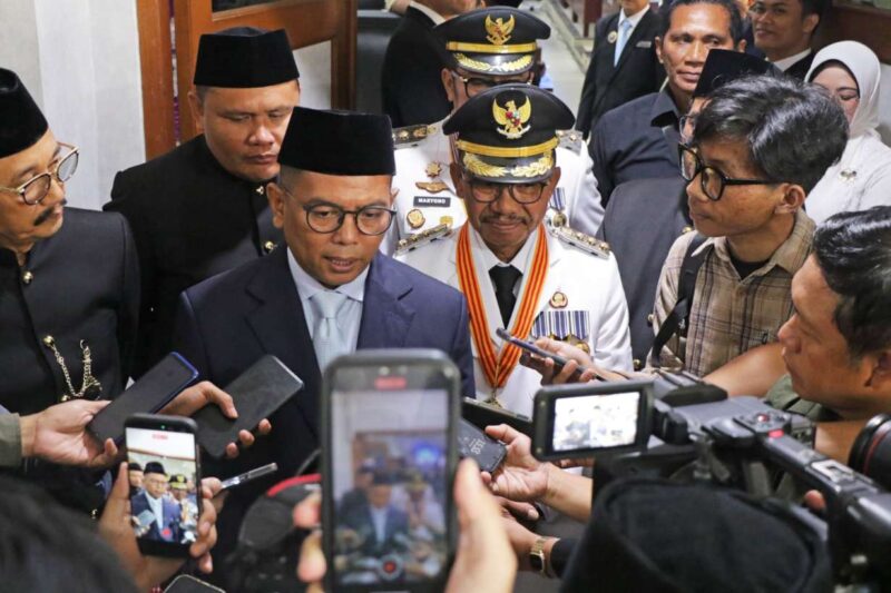 Foto: Gubernur Banten, Andra Soni Saat Memberikan Keterangan Pers Usai Menghadiri Rapat Paripurna DPRD di HUT ke-33 Kota Tangerang.