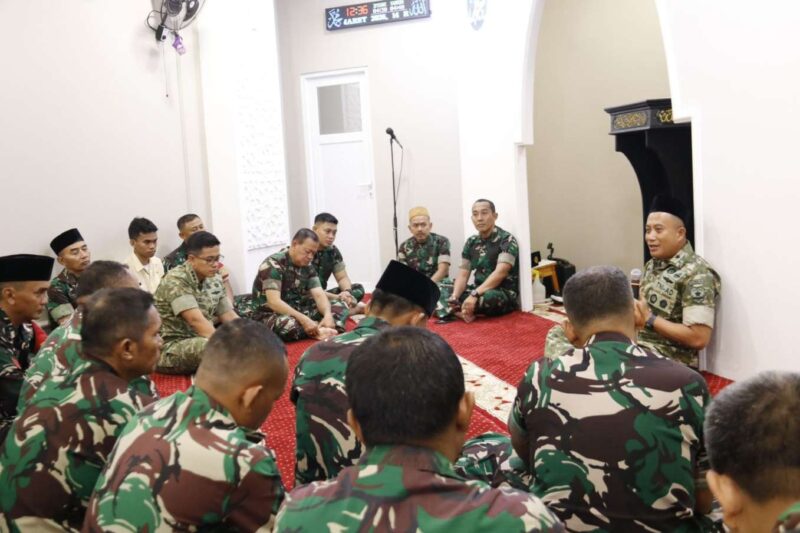 Foto: Brigjen TNI Faizal Rizal, S.I.P., saat Melaksanakan Kegiatan Safari Ramadhan bersama prajurit dan PNS Kodim 0503/Jakarta Barat. 
