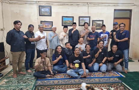 Foto: Usai Kunjungi Sekretariat Pokja WHTR, Bapak Wahidin Halim Berfoto Bersama Ketua dan Pengurus serta Anggota Pokja.