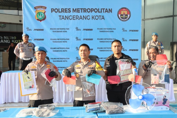 Foto: Kapolres Metro Tangerang Kota, Kombes Pol Raden Muhammad Jauhari Saat Pimpin Konferensi Pers Pengungkapan Kasus Curanmor. 