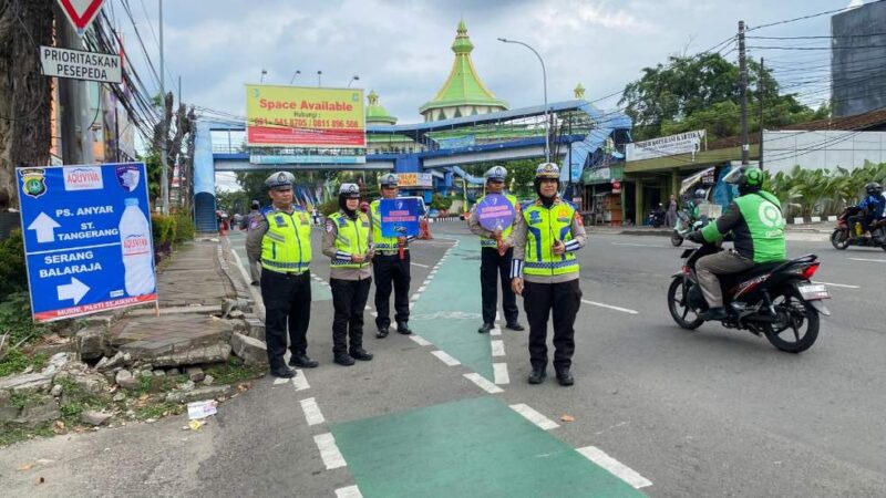 Foto: Anggota Satlantas Polres Metro Tangerang Kota Saat Melaksanakan Pemantauan dan Pengawalan Arus Balik Para Pemudik.