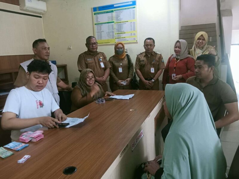 Foto: Penyaluran PBNT dan PKH Tahap l di Kecamatan Pinang. 