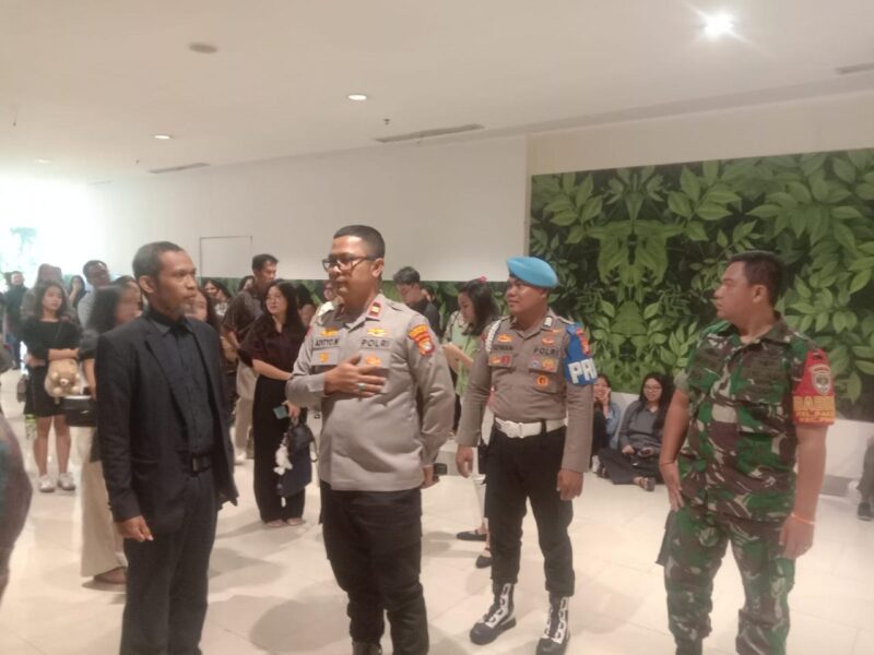 Foto: Kapolsek Pinang, IPTU Adityo Wijanarko Saat Pimpin Pengamanan di 5 Gereja.