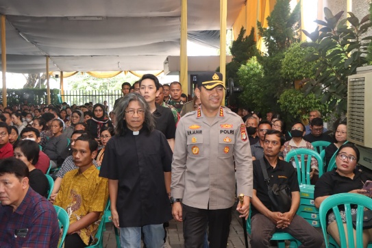 Foto: Kapolres Metro Tangerang Kota, Kombes Pol Raden Muhammad Jauhari Saat Melakukan Pengecekan di Salah Satu Gereja di Kota Tangerang.