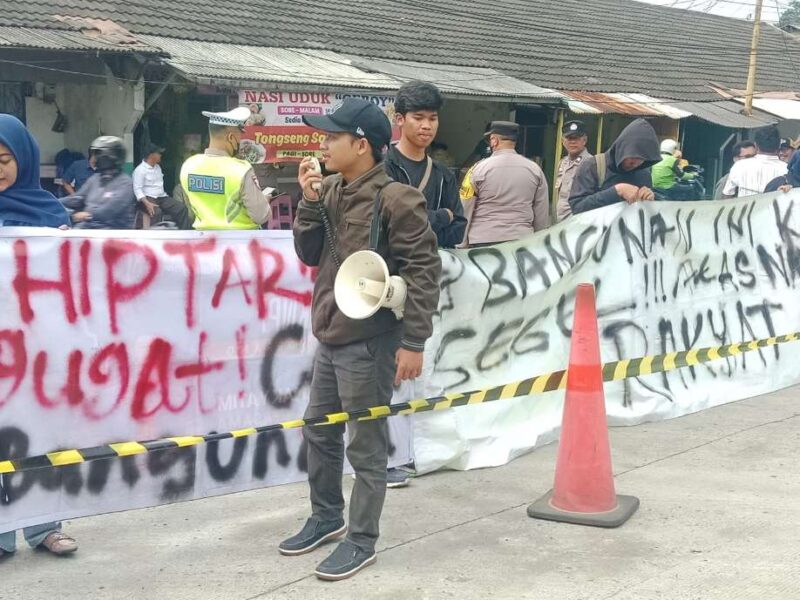 Foto: Aksi Massa di Depan PT Duta Abadi Primantara, Jalan Galeong, Margasari, Karawaci, Kota Tangerang. 