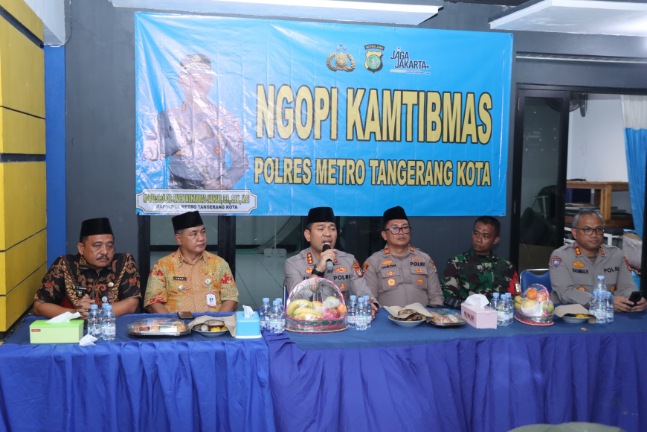 Foto: Kapolres Metro Tangerang Kota, Kombes Pol Raden Muhammad Jauhari Saat Menghadiri Acara Ngopi Kamtibmas di Neglasari.