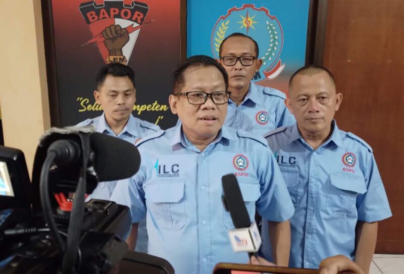 Foto: Ketua DPD KSPSI Provinsi Banten Dedi Sudarajat Saat Memberikan Keterangan Pers.