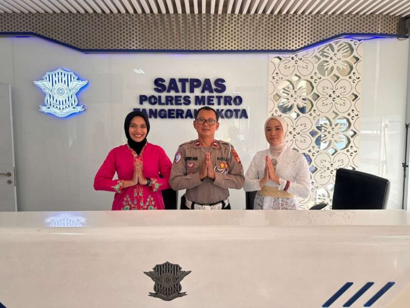 Foto: Anggota Satpas Polres Metro Tangerang Kota Saat Hadirkan Nuansa Kartini di 21 April 2026.