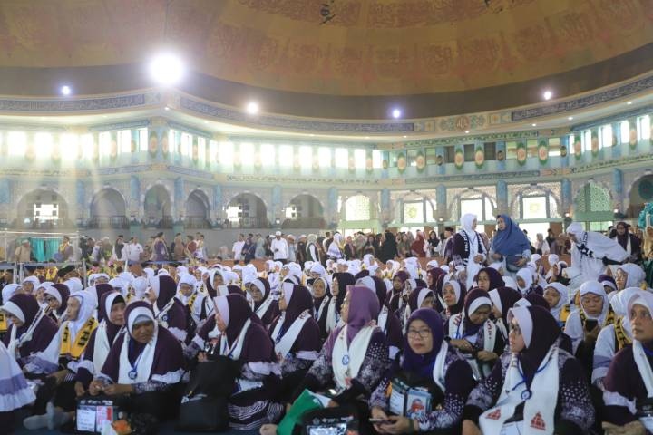 Foto: Calon Jama'ah Haji Kota Tangerang Siap Berangkat ke Tanah Suci Mekkah.