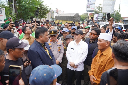 Foto: Pemerintah Kota (Pemkot)Tangerang Saat melakukan pengamanan langsung di Eks SDN Rawa Bokor sebagai langkah dari pengamanan aset negara di wilayah Kota Tangerang.
