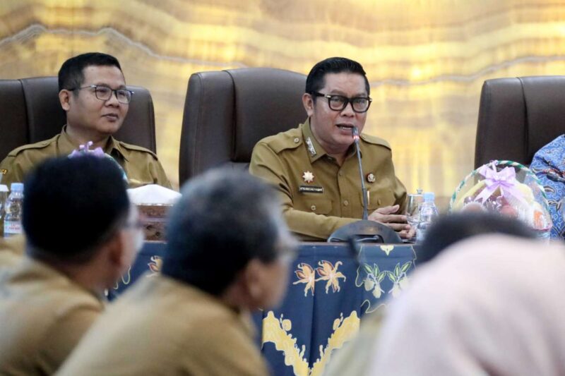 Foto: Wakil Walikota H. Maryono, saat membuka Kegiatan Pembinaan Pelayanan Publik Tahun Anggaran 2026 di Lingkungan Pemkot Tangerang, di Ruang Ahlakul Karimah, Selasa (05/05/2026).