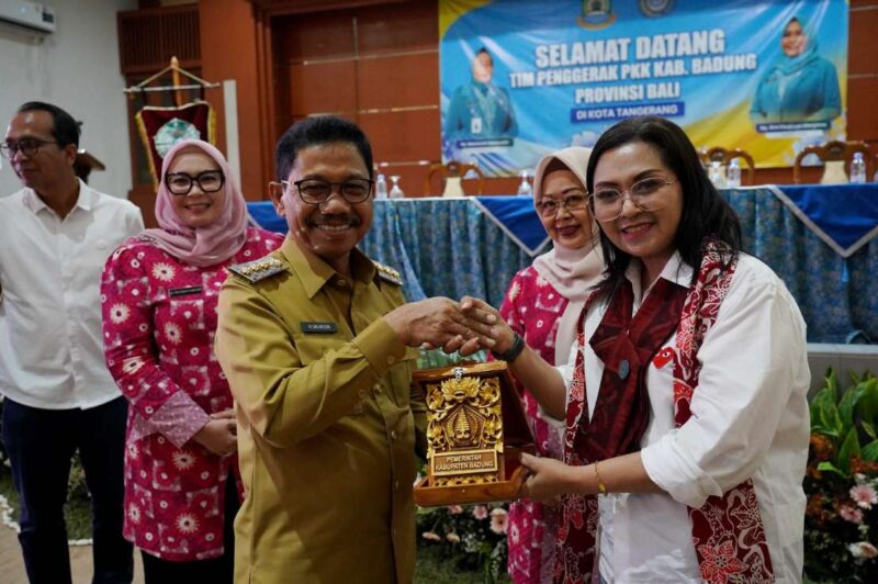 Foto: Wali Kota Tangerang H. Sachrudin saat menerima kunjungan Tim Penggerak PKK Kabupaten Badung di Gedung Nyimas Melati, Selasa (05/05/2026).