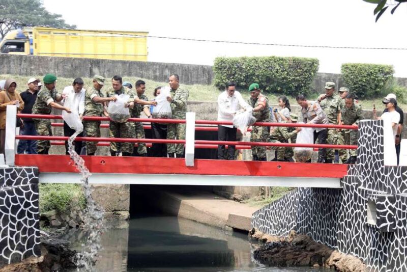Foto: Wakil Walikota Tangerang, H. Maryono Hasan Saat Meresmikan Jembatan Garuda.