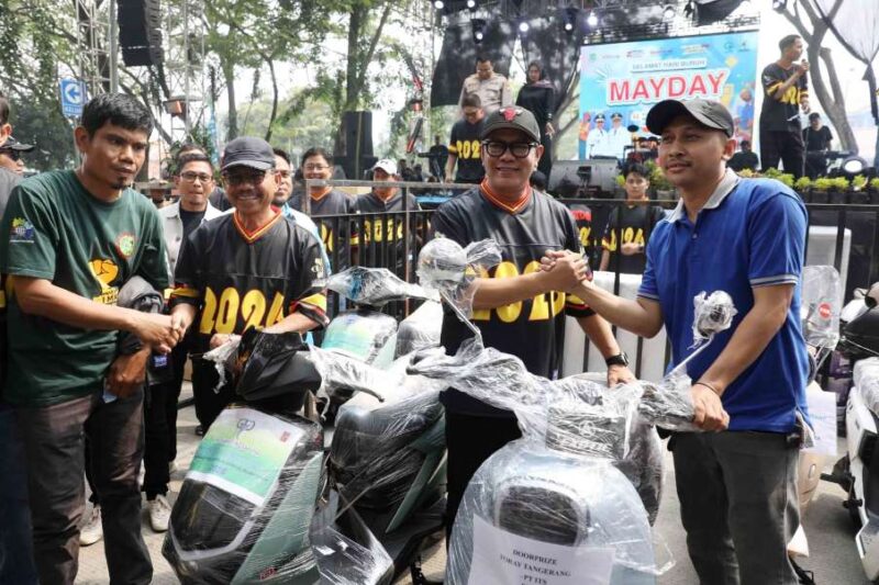 Foto: Wali Kota Tangerang, H. Sachrudin Bersama Wakil, H. Maryono Hasan Saat Menghadiri Peringatan Mayday 2026 yang berlangsung di Stadion Benteng Reborn, Kota Tangerang, Sabtu (09/05/2026).