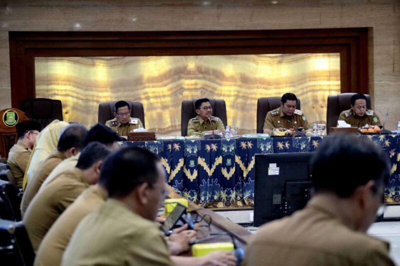 Foto: Wali Kota Tangerang, H. Sachrudin dan Wakil Walikota Tangerang, H. Maryono Hasan Saat Menghadiri Rapat Evaluasi Kewilayahan.