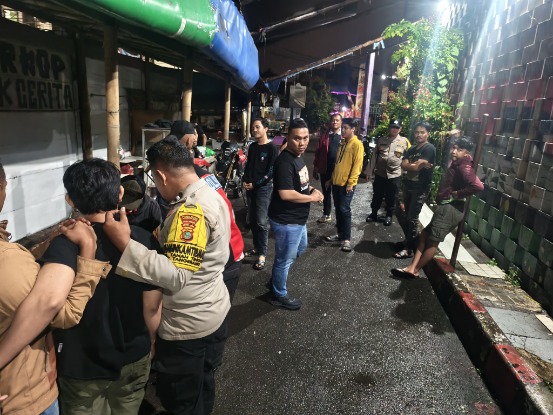Foto: Dua Orang Pemuda Asal Tanah Tinggi Saat Diamankan Polsek Tangerang Lantaran Didapati Membawa Narkoba Jenis Ganja. 