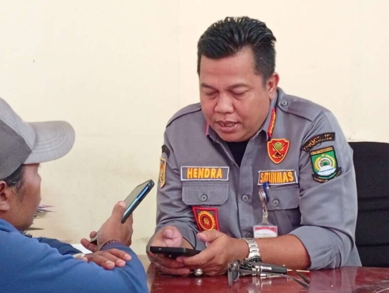 Foto: kepada Kepala Bidang Penegakan Hukum Daerah (Gakumda) Satpol PP Kota Tangerang, Hendra Saat Memberikan Keterangan Pers Kepada Awak Media. 