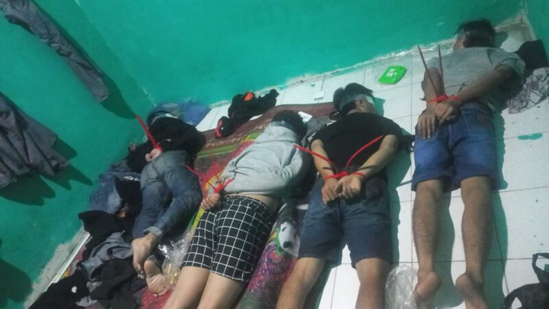 Foto: 5 Orang Terduga Pelaku Curanmor Saat Diamankan Anggota Polres Metro Tangerang Kota. 