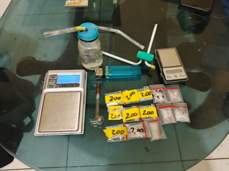 Foto: BB Narkotika Jenis Sabu Sebanyak 13 Paket, Alat Timbang Eletronik Serta Bong Penghisab Sabu Diamankan Polsek Sepatan.