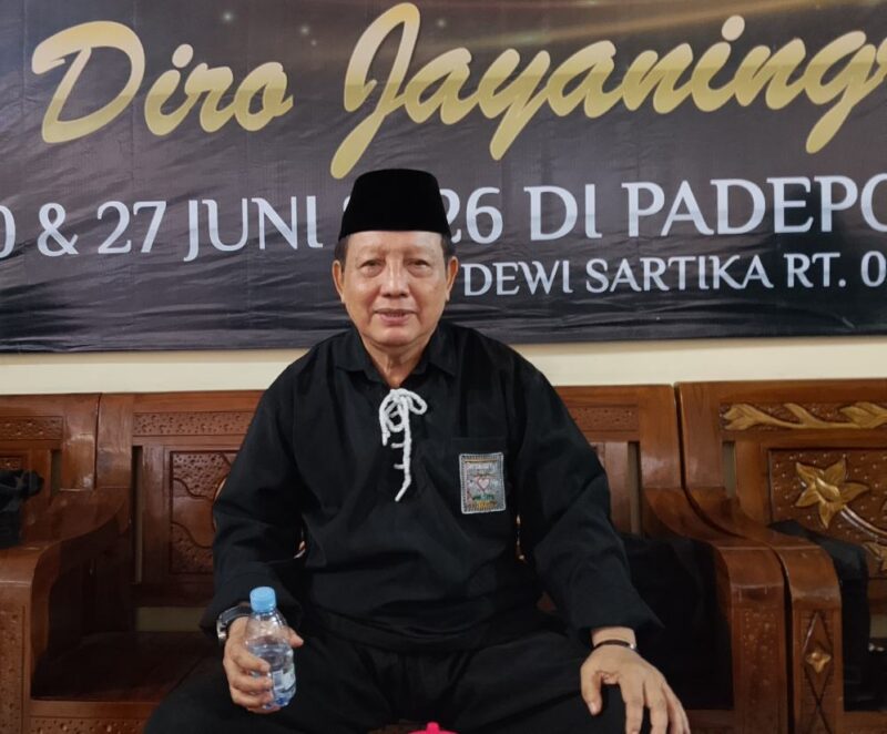 Foto: Angota Majelis Luhur PSHT Pusat, Mas Bambang Hernux Sugiarto, Saat Hadir di Acara Tes Sirih dan Jago di Padepokan RM Imam Koesupangat, Jum'at 26 Juni 2026.