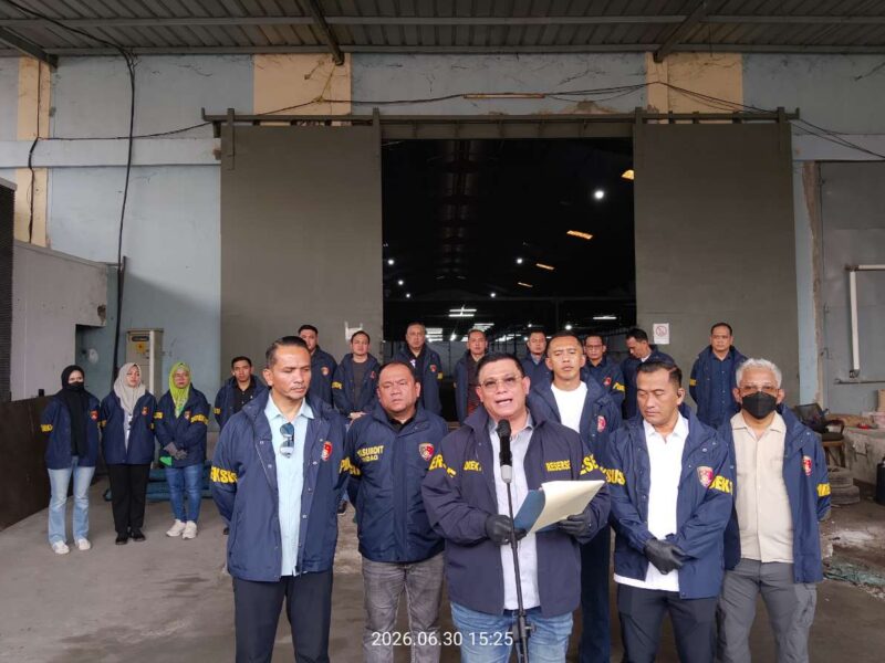 Foto: Kepala Ditpideksus Bareskrim Polri, Brigjen Pol Ade Safri Simanjuntak Saat Pimpin Konferensi Pers di Pergudangan Kosambi, Kabupaten Tangerang.