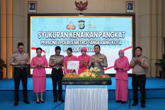 Foto: Kapolres Metro Tangerang Kota, Kombes Pol Dr Raden Muhammad Jauhari Saat Pimpin Acara Tasyakuran Kenaikan Pangkat.