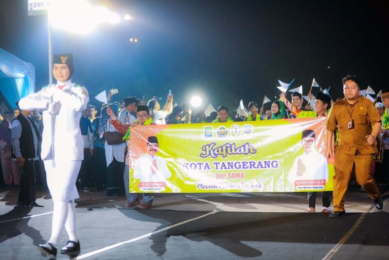 Foto: Kafilah Kota Tangerang Saat Melintas Depan Podium Lokasi Musabaqah Tilawatil Qur'an (MTQ) XXIII Tingkat Provinsi Banten Tahun 2026.