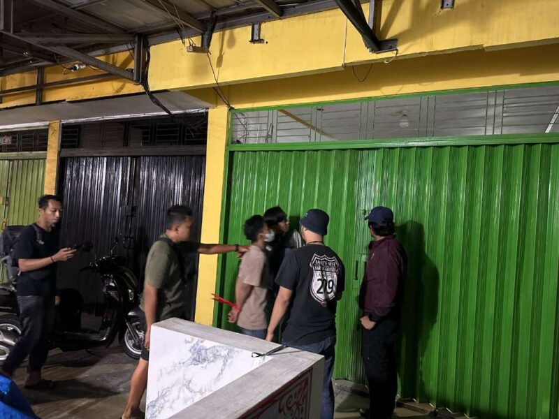 Foto: Pelaku Spesialis Curanmor Showroom Saat Ditangkap Resmob Polres Metro Tangerang Kota. 
