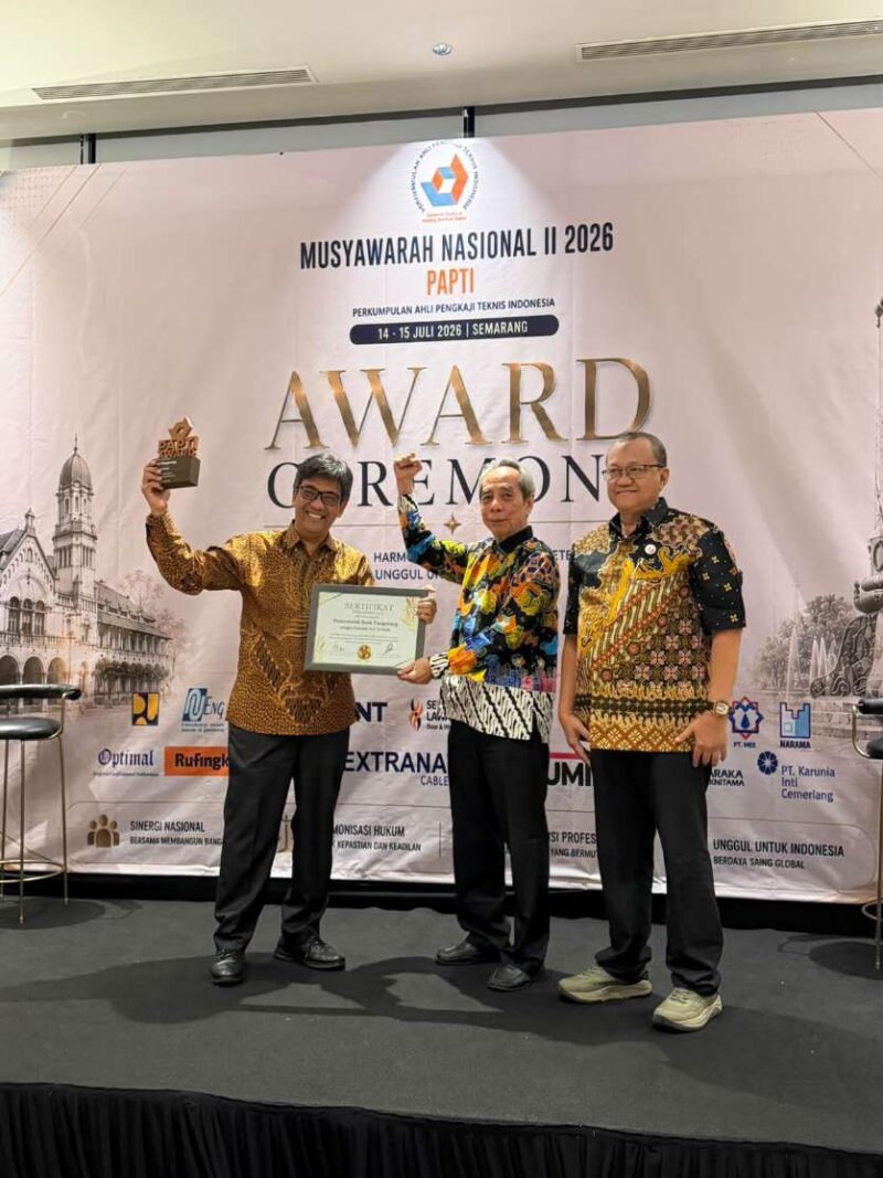 Foto: Disperkimtan Kota Tangerang Saat Menerima PAPTI AWARD 2026 Terbaik Nasional Dalam Pelayanan SLF.