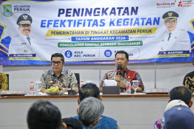 Foto: Wakil Wali Kota Tangerang, H. Maryono, saat membuka kegiatan Peningkatan Efektivitas Pengelolaan Sampah Berbasis Masyarakat yang diikuti oleh Ketua RT dan RW serta Penggiat Lingkungan se-Kecamatan Periuk. 