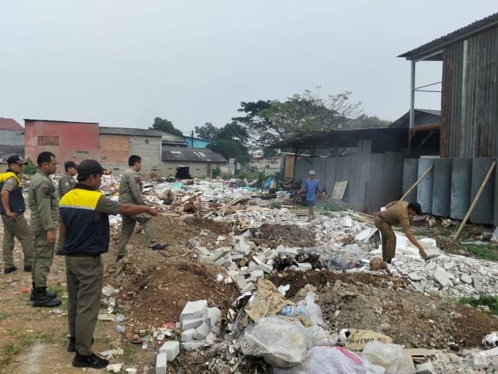 Foto: Himbauan Pemkot Tangerang Agar Masyarakat Tak Bakar Sampah Sembarangan. 