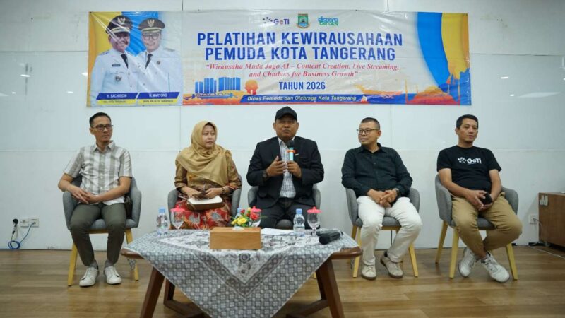 Foto: Kadispora Kota Tangerang, Kaonang Saat Menghadiri Pelatihan Kewirausahaan Pemuda Kota Tangerang. 