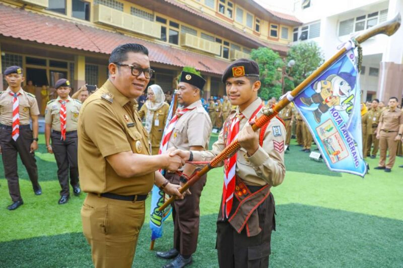 Foto: Wakil Wali Kota Tangerang, H. Maryono, saat melepas kontingen Pramuka Garuda Kwartir Cabang (Kwarcab) Kota Tangerang yang akan mewakili daerah pada Jambore Nasional XII (Jamnas XII) di Bumi Perkemahan dan Graha Wisata (Buperta) Cibubur.