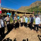 Foto: Kapolri Jenderal Pol Listyo Sigit Prabowo dalam kegiatan penanaman serentak bawang putih, panen raya, dan groundbreaking Gudang Ketahanan Pangan Polri di Sembalun, Lombok Timur, NTB kemarin.